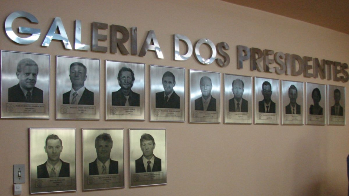 Galeria de Presidentes em aço — Art'Aço